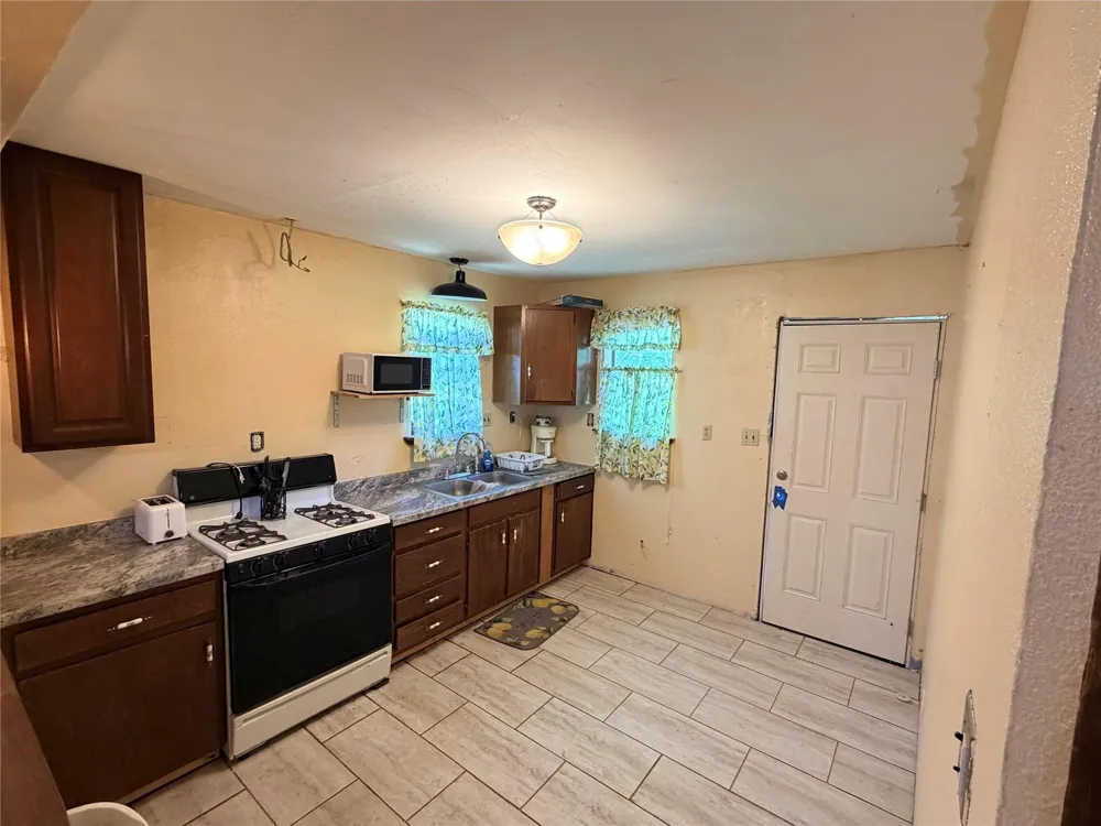 204 Kangaroo Onalaska, TX 77360