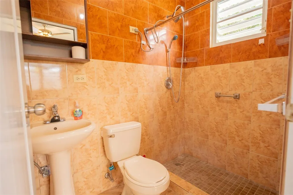 Carr 414 SECTOR LOS PUENTES Rincon, PR 00677