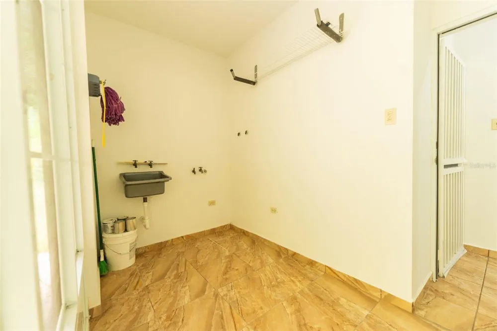 Carr 414 SECTOR LOS PUENTES Rincon, PR 00677