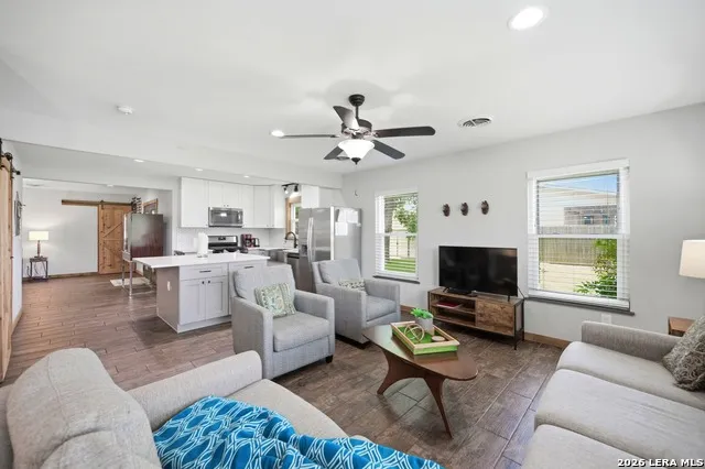 599 E HIGHWAY ST Fredericksburg, TX 78624