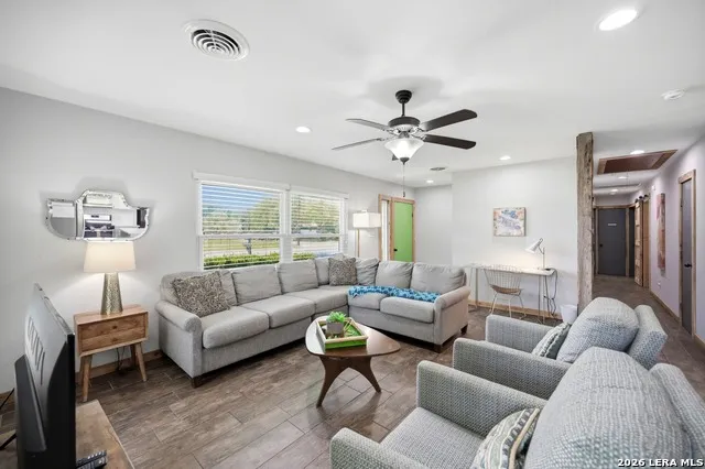 599 E HIGHWAY ST Fredericksburg, TX 78624