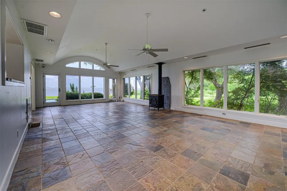 1700 S Virginia Port Lavaca, TX 77979