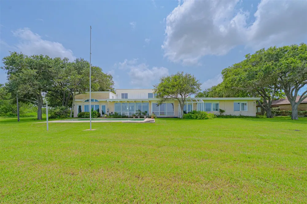 1700 S Virginia Port Lavaca, TX 77979