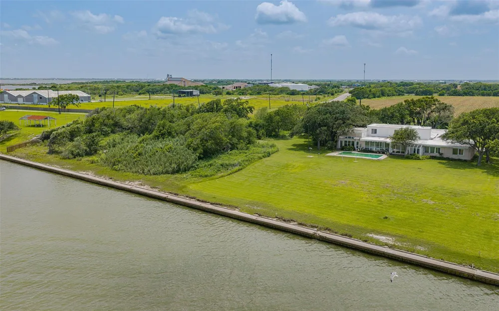 1700 S Virginia Port Lavaca, TX 77979
