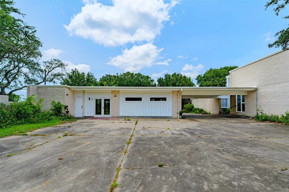 1700 S Virginia Port Lavaca, TX 77979
