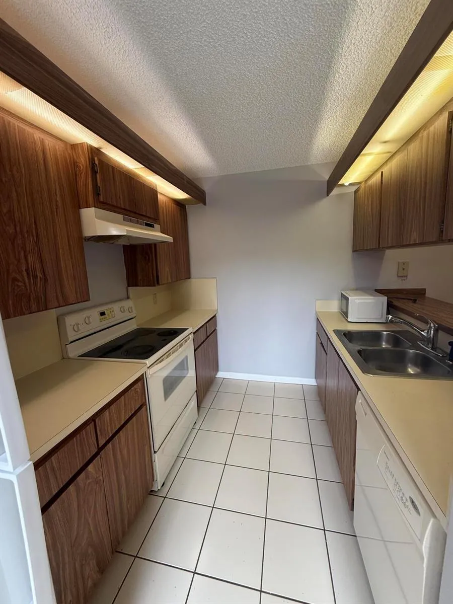 1603 16th Way West Palm Beach, FL 33407