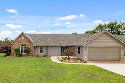 215 Oakview Cir
