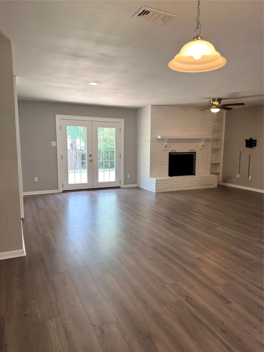 900 Prestwick Street Bedford, TX 76022