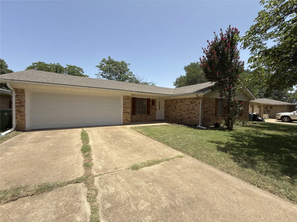 900 Prestwick Street Bedford, TX 76022