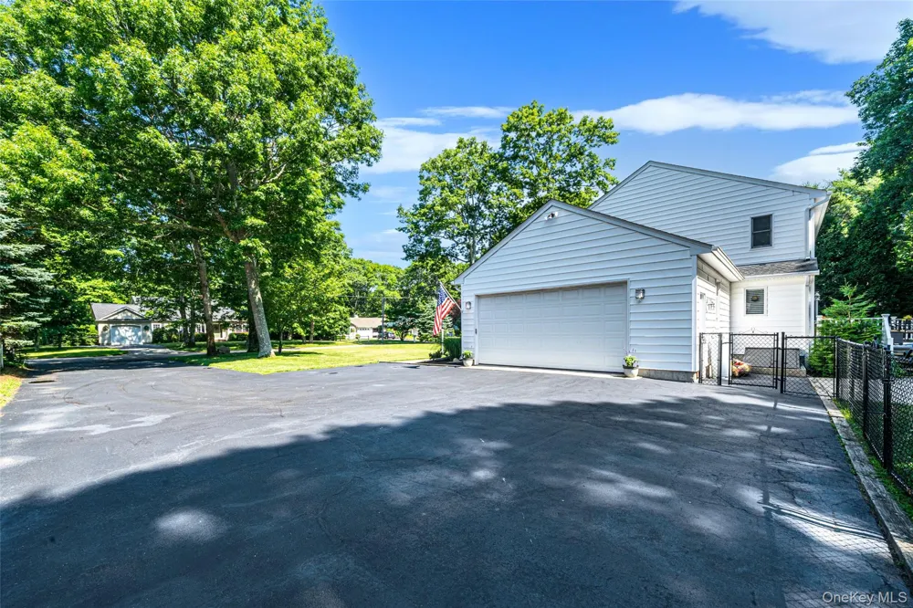 1075 Ships Drive Southold, NY 11971