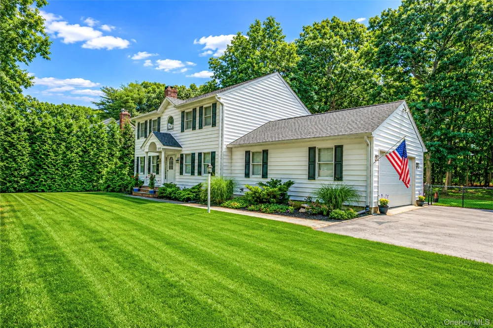1075 Ships Drive Southold, NY 11971