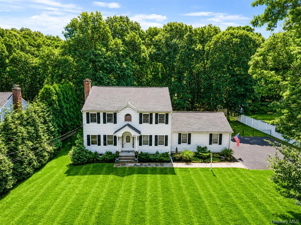 1075 Ships Drive Southold, NY 11971