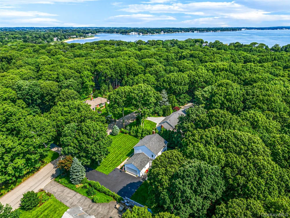 1075 Ships Drive Southold, NY 11971