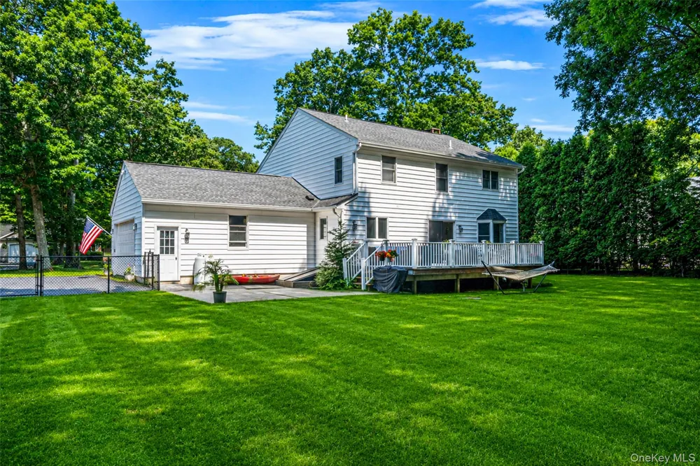 1075 Ships Drive Southold, NY 11971