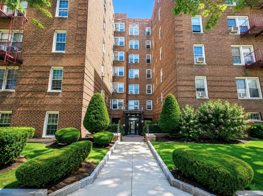 6385 Woodhaven Boulevard #5A2 Rego Park, NY 11374
