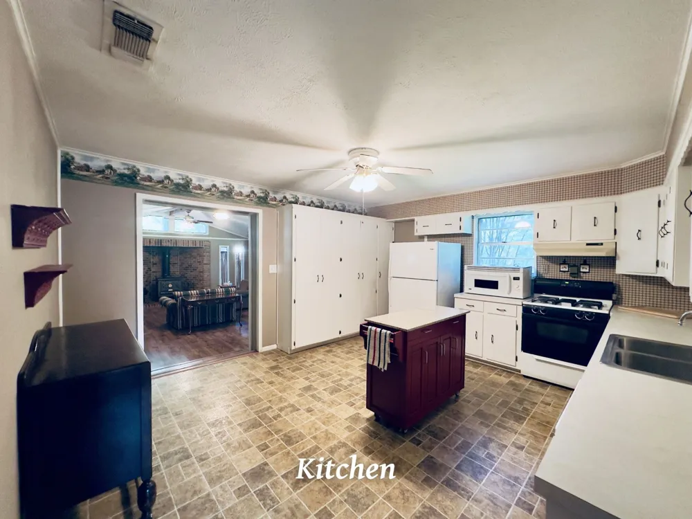 230 Scenic Loop Hawkins, TX 75765