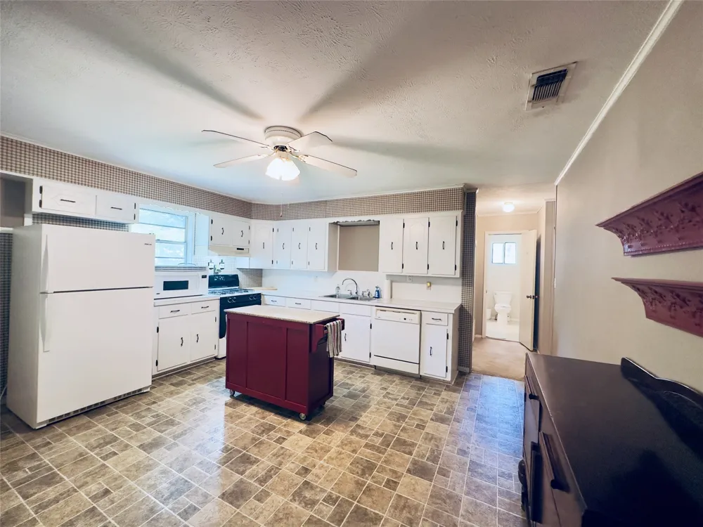 230 Scenic Loop Hawkins, TX 75765