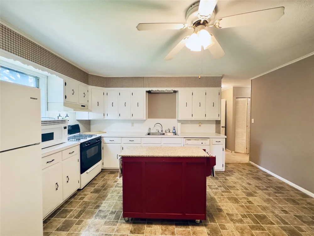 230 Scenic Loop Hawkins, TX 75765