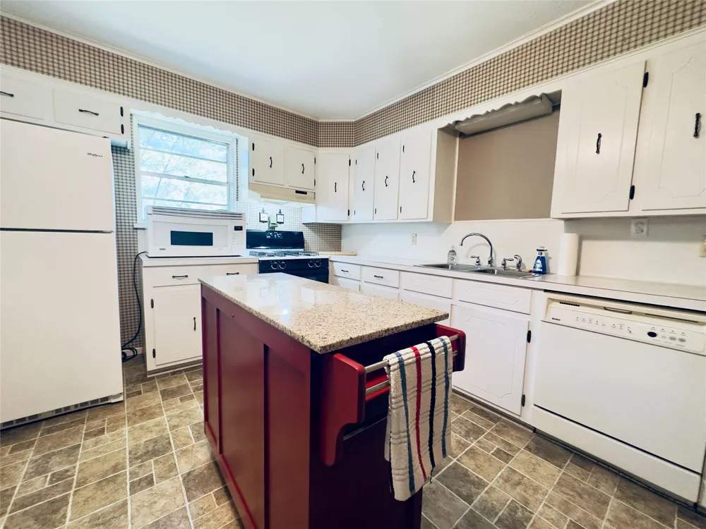 230 Scenic Loop Hawkins, TX 75765