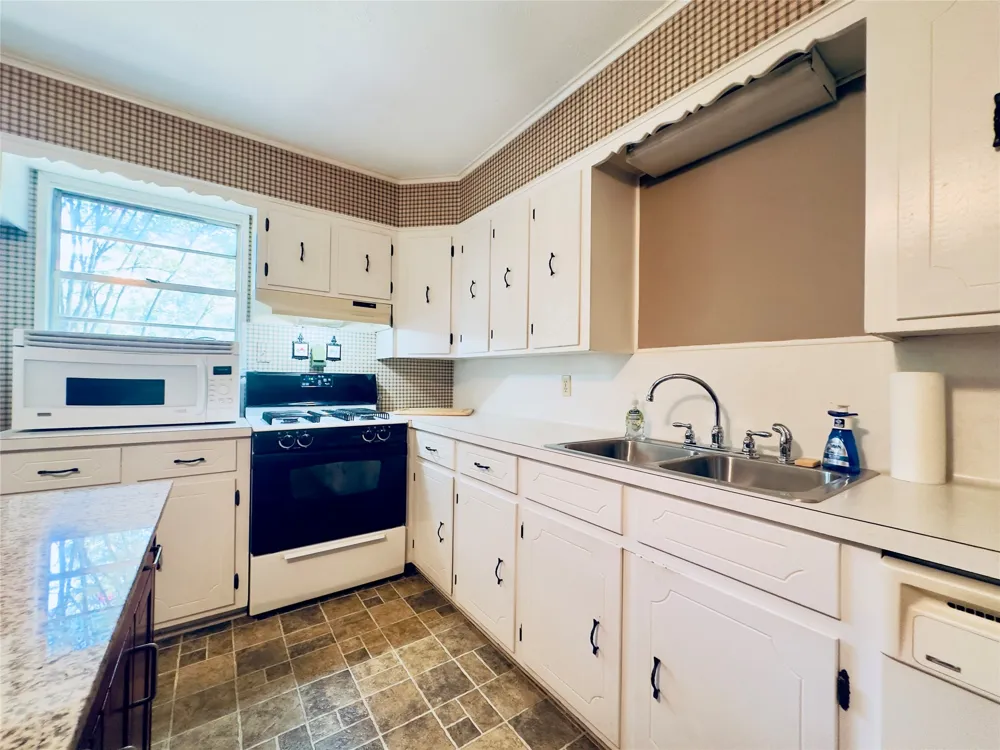 230 Scenic Loop Hawkins, TX 75765