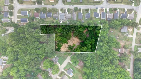 3808 Twin Oak Drive