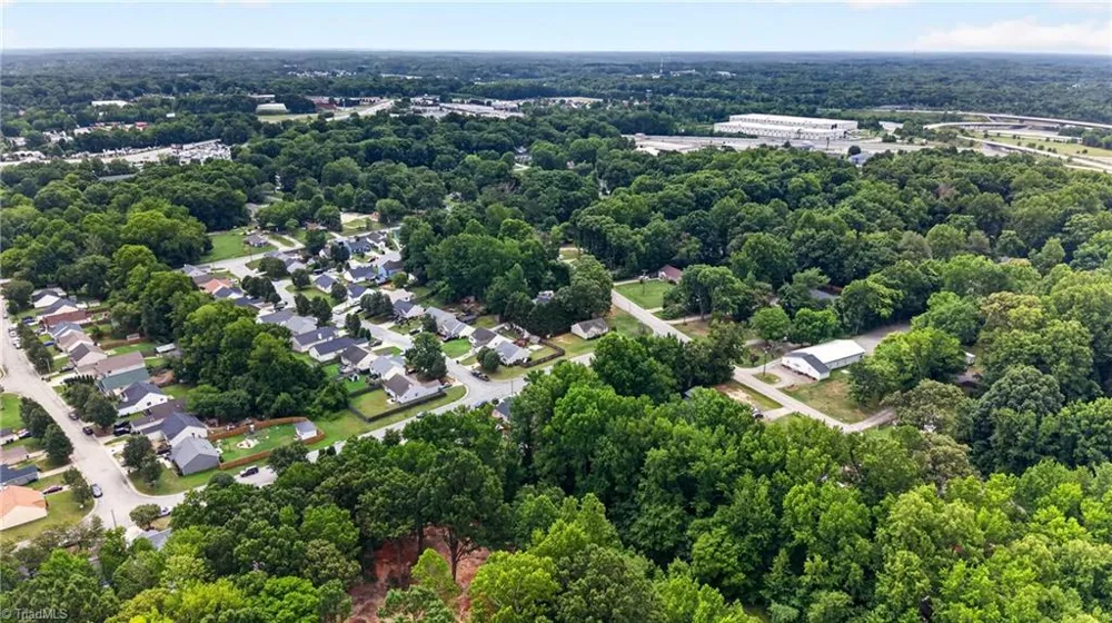 3808 Twin Oak Drive Greensboro, NC 27407