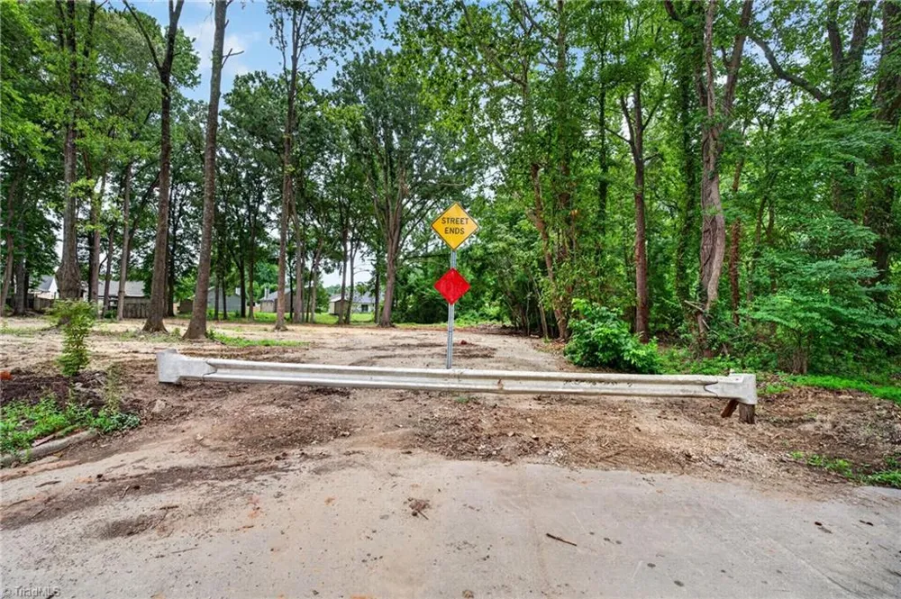 3808 Twin Oak Drive Greensboro, NC 27407