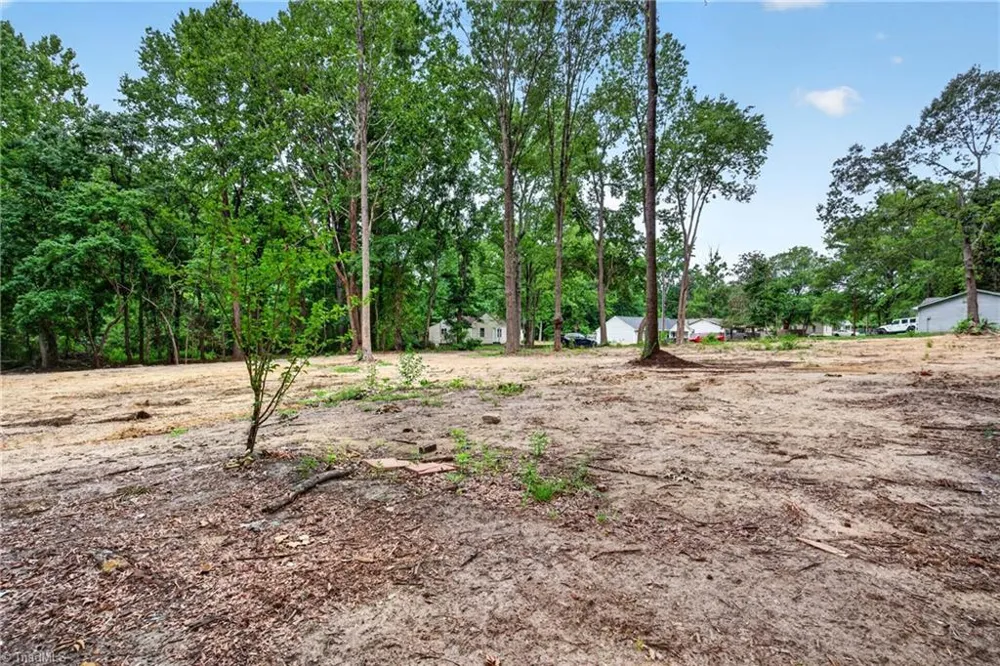 3808 Twin Oak Drive Greensboro, NC 27407