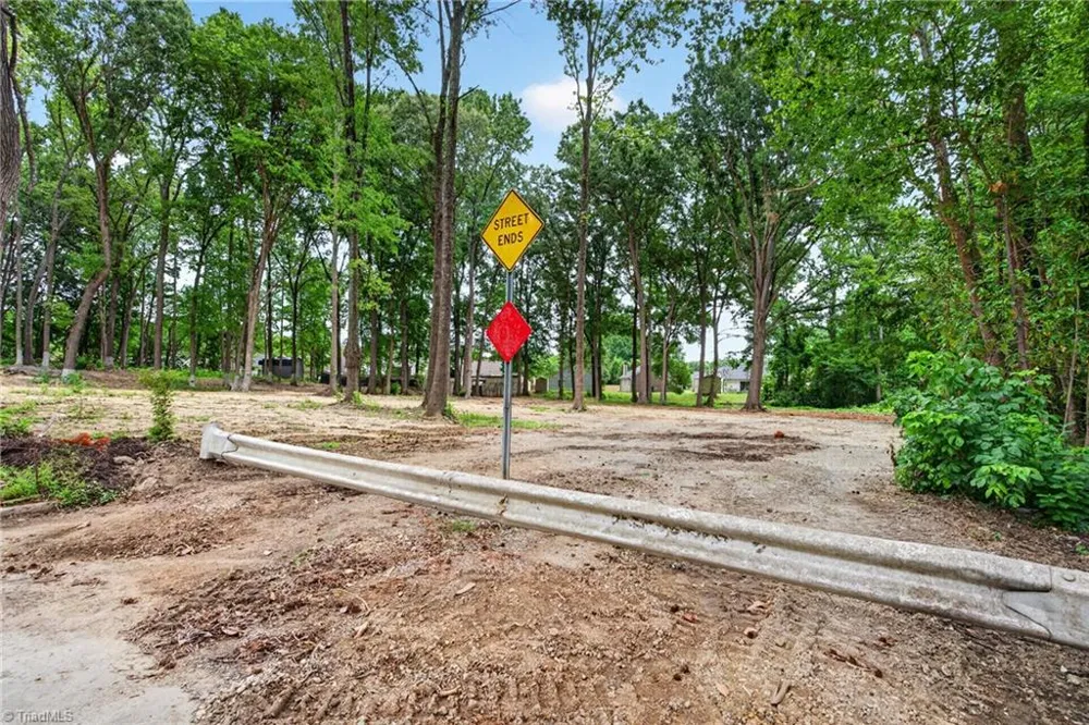 3808 Twin Oak Drive Greensboro, NC 27407