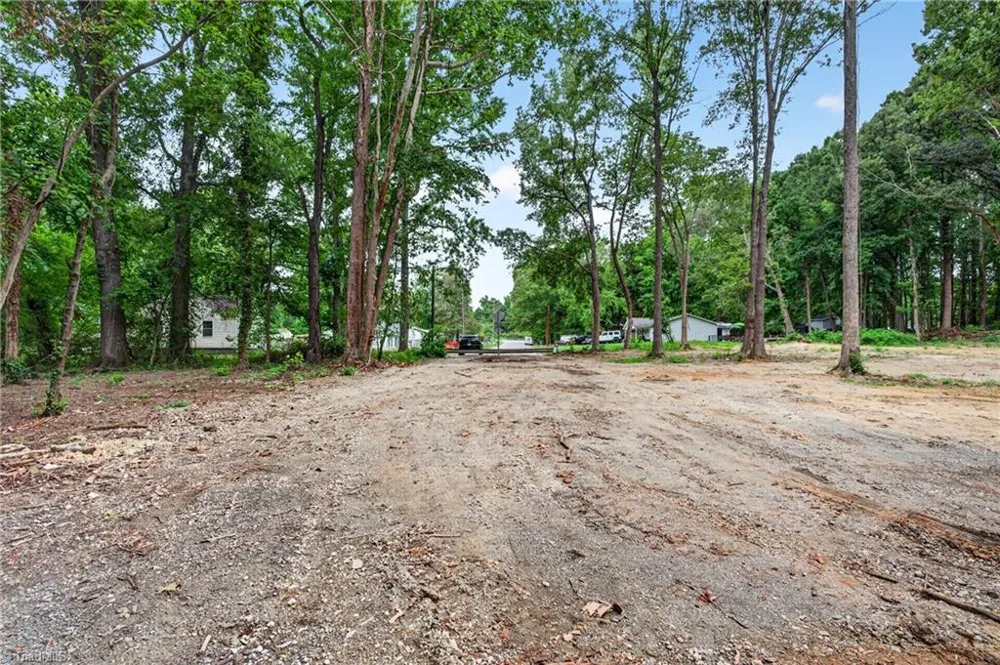 3808 Twin Oak Drive Greensboro, NC 27407