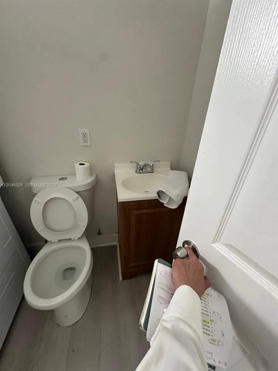 6805 SW 88th St #18 Pinecrest, FL 33156