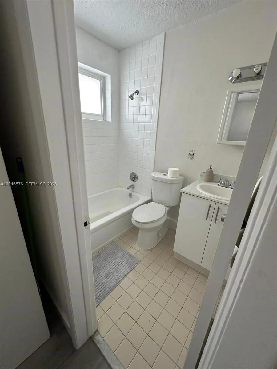 6805 SW 88th St #8 Pinecrest, FL 33156