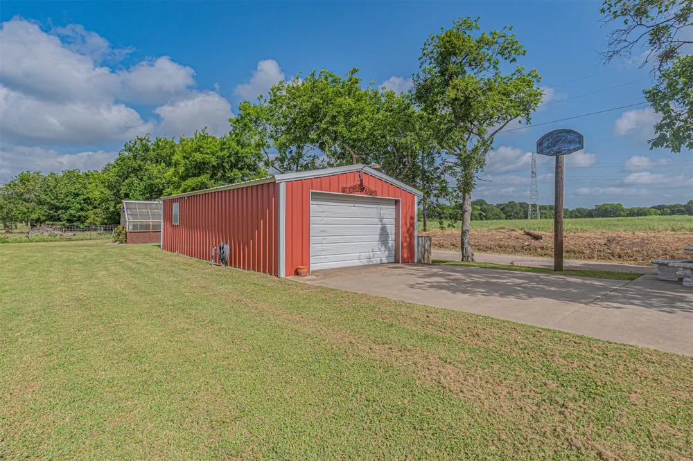 4160 Fm 513 S Lone Oak, TX 75453