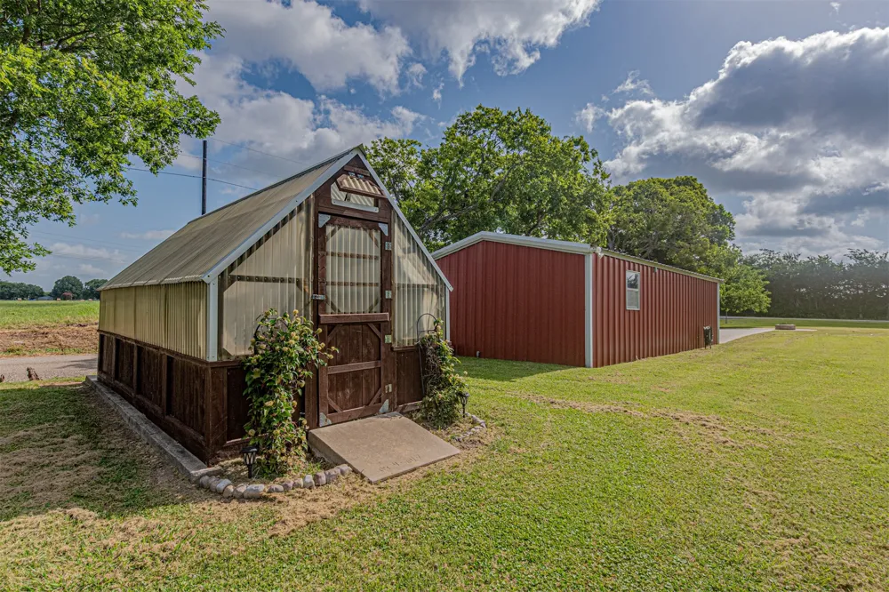 4160 Fm 513 S Lone Oak, TX 75453
