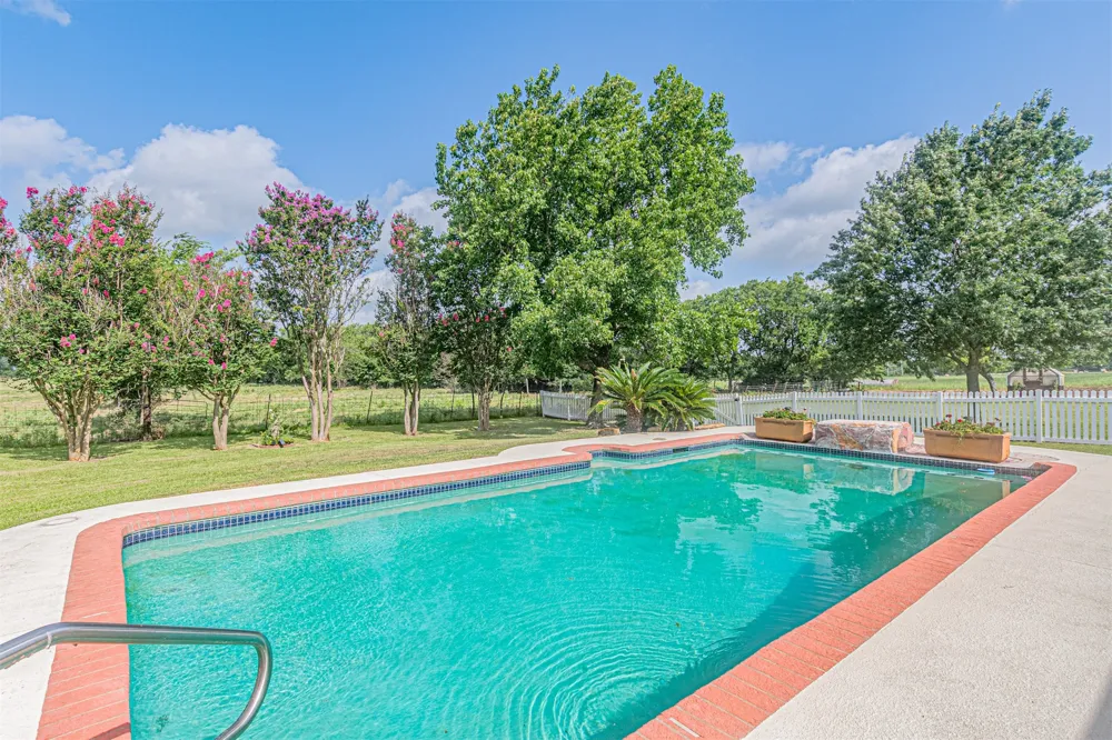 4160 Fm 513 S Lone Oak, TX 75453