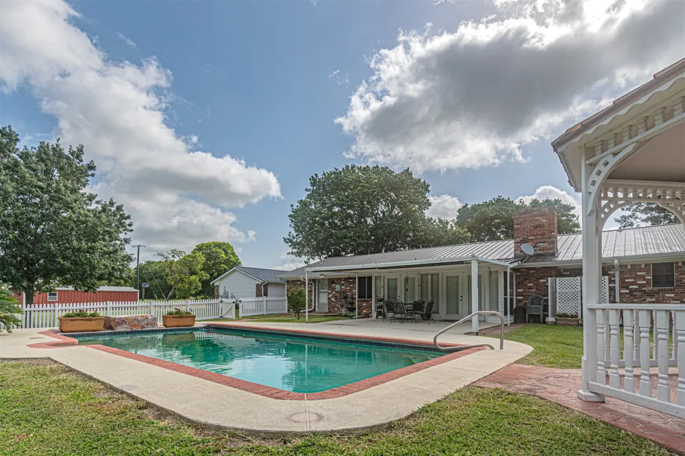 4160 Fm 513 S Lone Oak, TX 75453