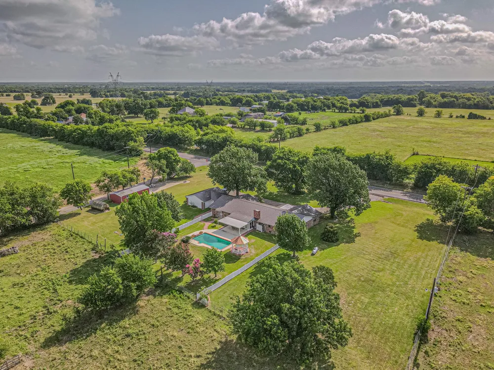 4160 Fm 513 S Lone Oak, TX 75453