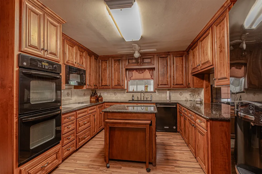4160 Fm 513 S Lone Oak, TX 75453
