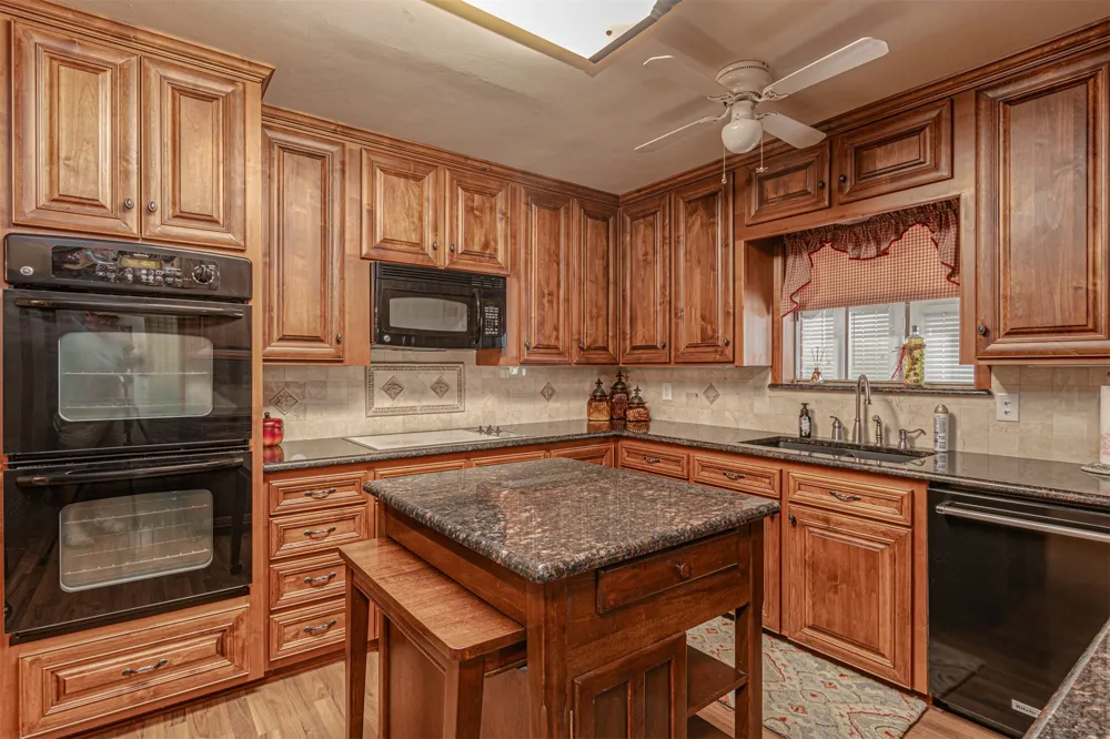 4160 Fm 513 S Lone Oak, TX 75453