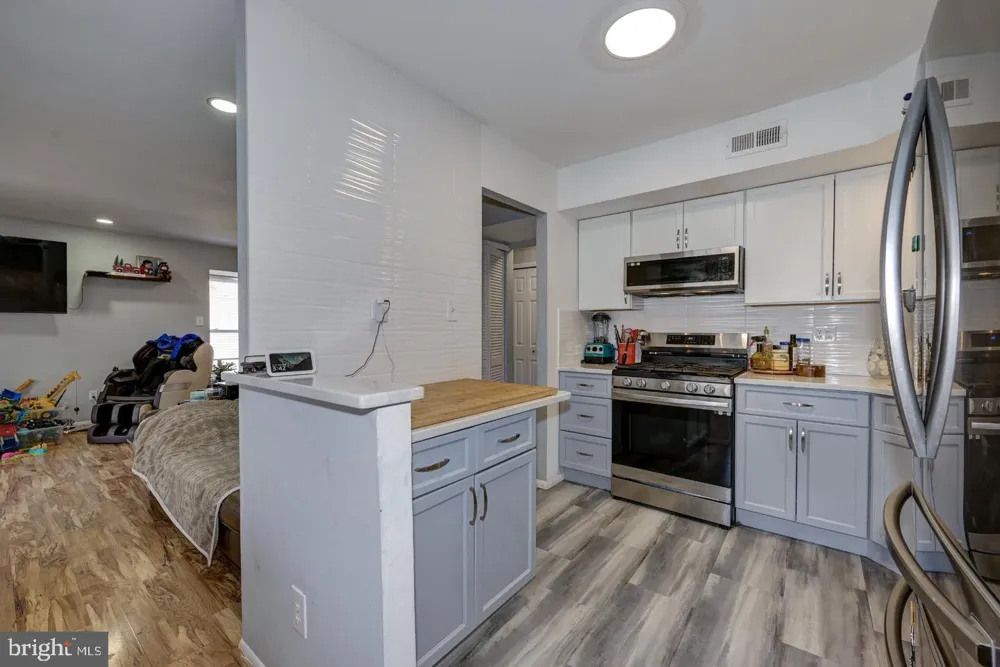 75 SANDRA ROAD Voorhees, NJ 08043