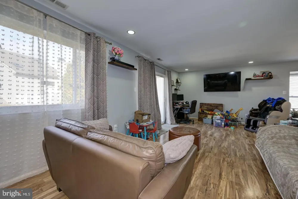 75 SANDRA ROAD Voorhees, NJ 08043