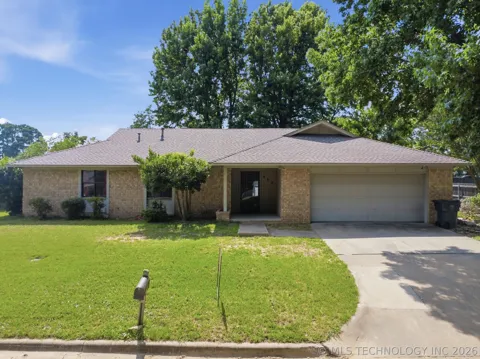 902 Cardinal Lane
