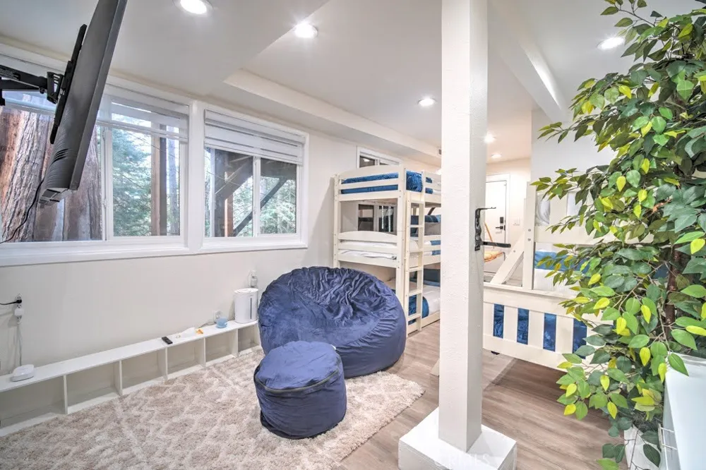 582 Rose Lane Twin Peaks, CA 92391