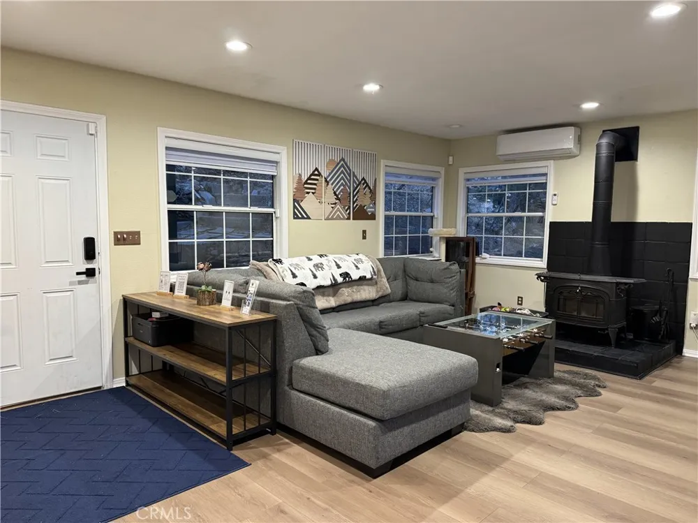 582 Rose Lane Twin Peaks, CA 92391