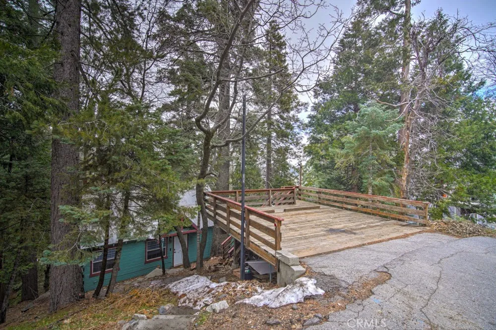 582 Rose Lane Twin Peaks, CA 92391