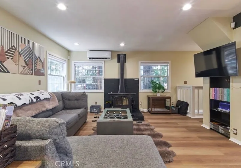 582 Rose Lane Twin Peaks, CA 92391