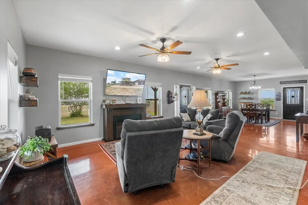 623 Nakishwana Sandia, TX 78383