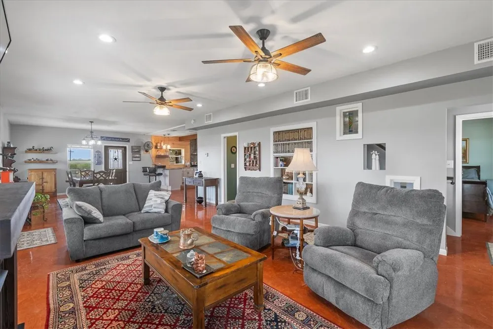 623 Nakishwana Sandia, TX 78383
