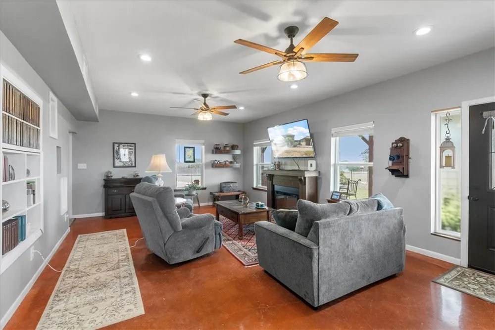 623 Nakishwana Sandia, TX 78383