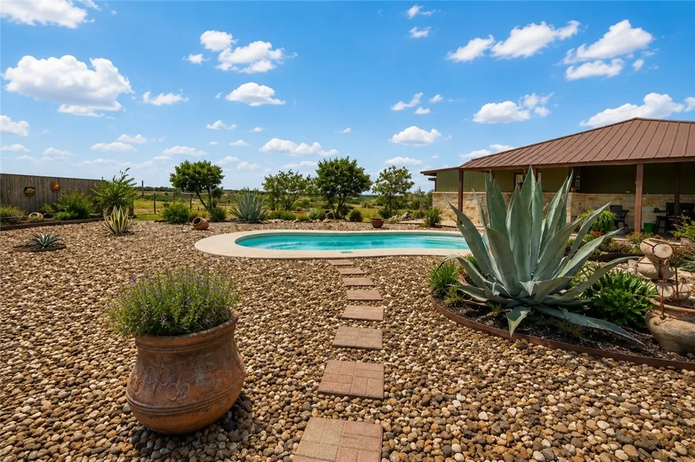 623 Nakishwana Sandia, TX 78383